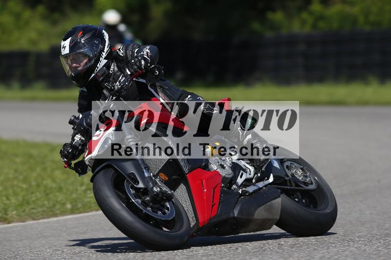 /Archiv-2024/29 12.06.2024 MOTO.CH Track Day ADR/Gruppe blau/35